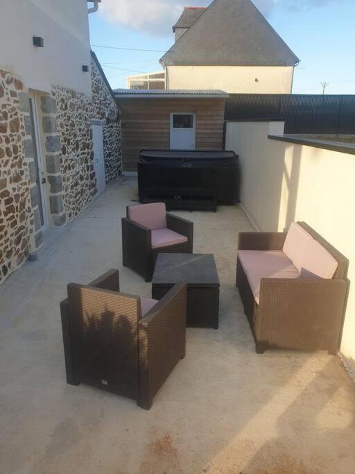 Gite Atypique Avec Jacuzzi Hillion Exterior photo