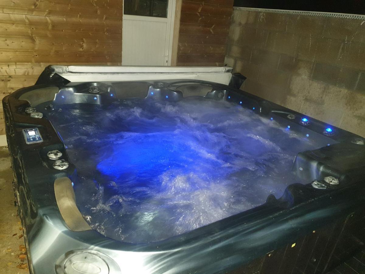 Gite Atypique Avec Jacuzzi Hillion Exterior photo