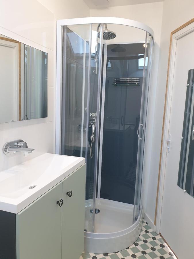 Gite Atypique Avec Jacuzzi Hillion Exterior photo